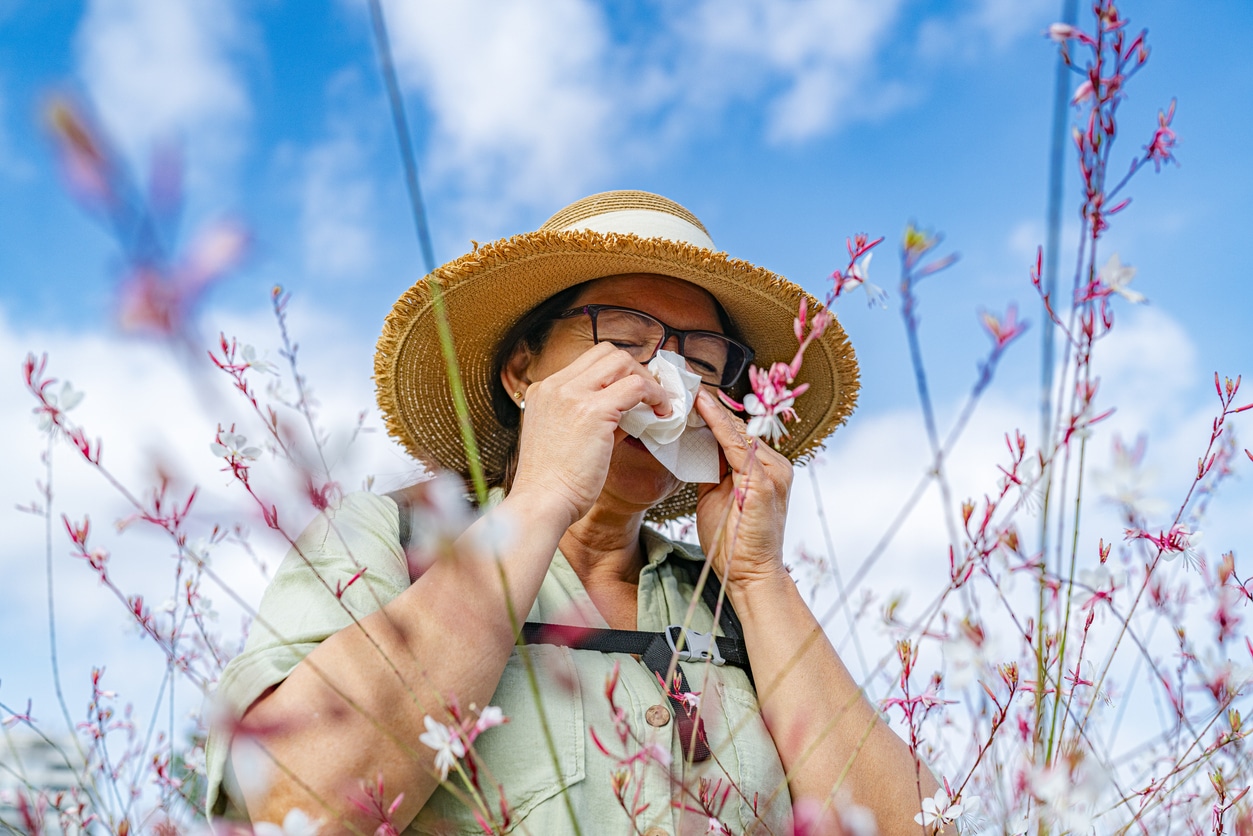 Woman has an allergic reaction to flowers pollen